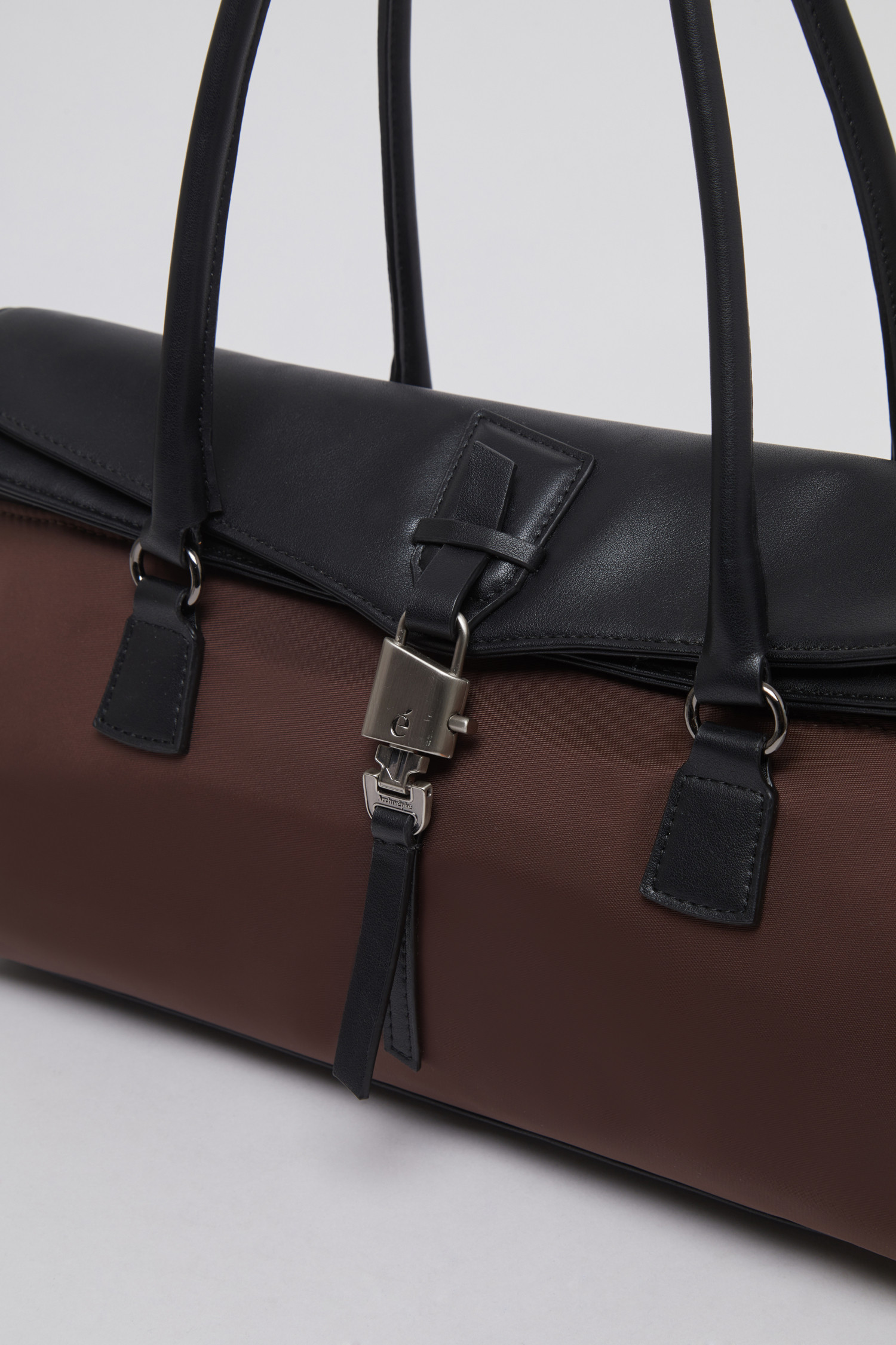 [Archivepke] Luv lock duffle bag ☆送料込☆ Designer fashion, Seoul-fully created | W Concept