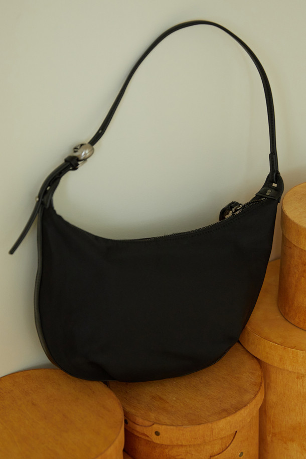 Archivepke - 숄더백 - Luv moon bag(Nylon black)