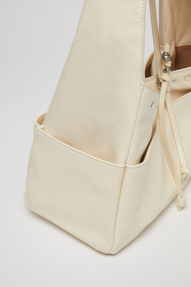 Archivépke - 숄더백 - Freckle shoulder bag(Coconut milk)