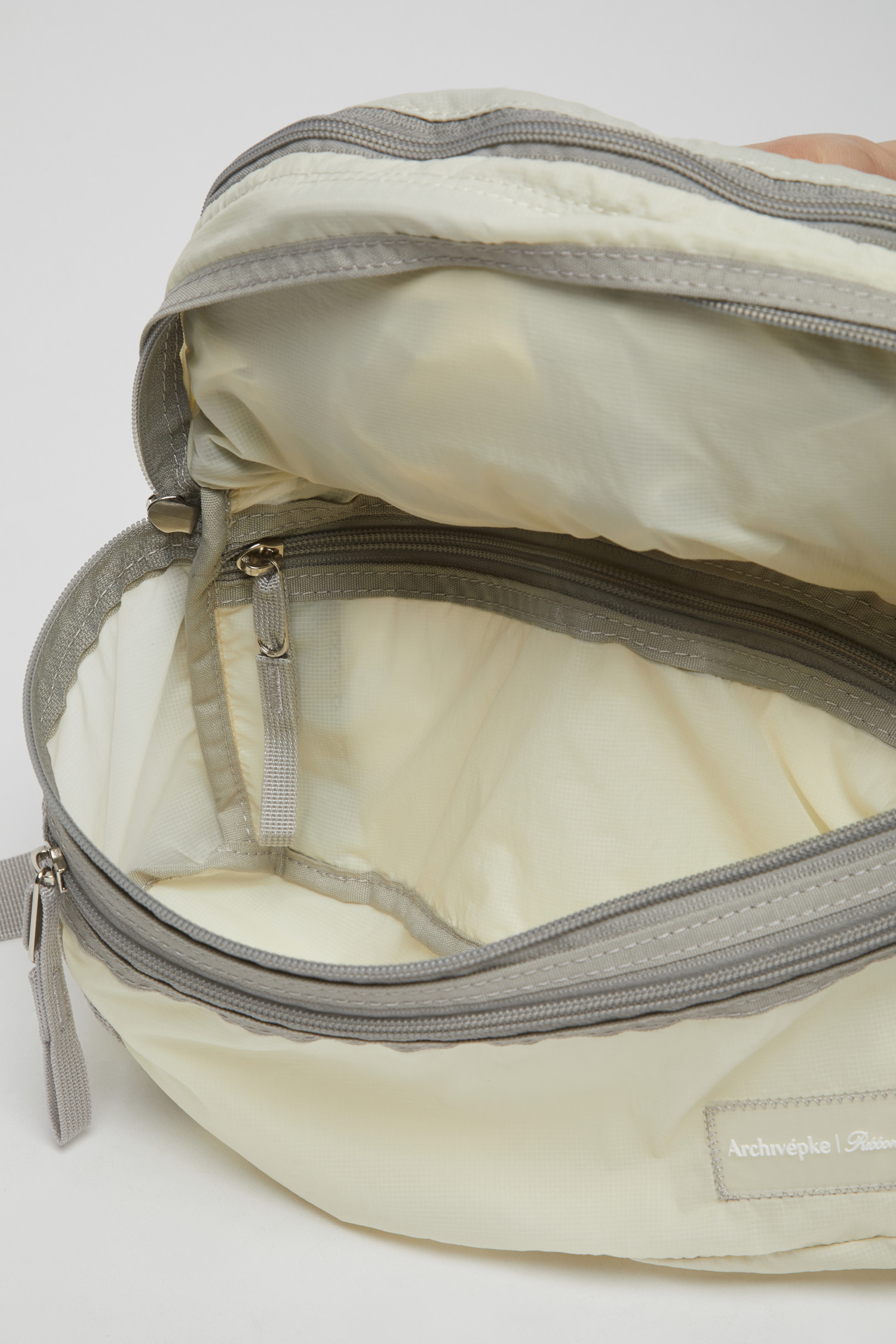 Archivepke x Ribbonbit★2way Backpack★レアアイテム早期完売 Archivepke x Ribbonbit] 2way backpack(Cream)_Archivépke