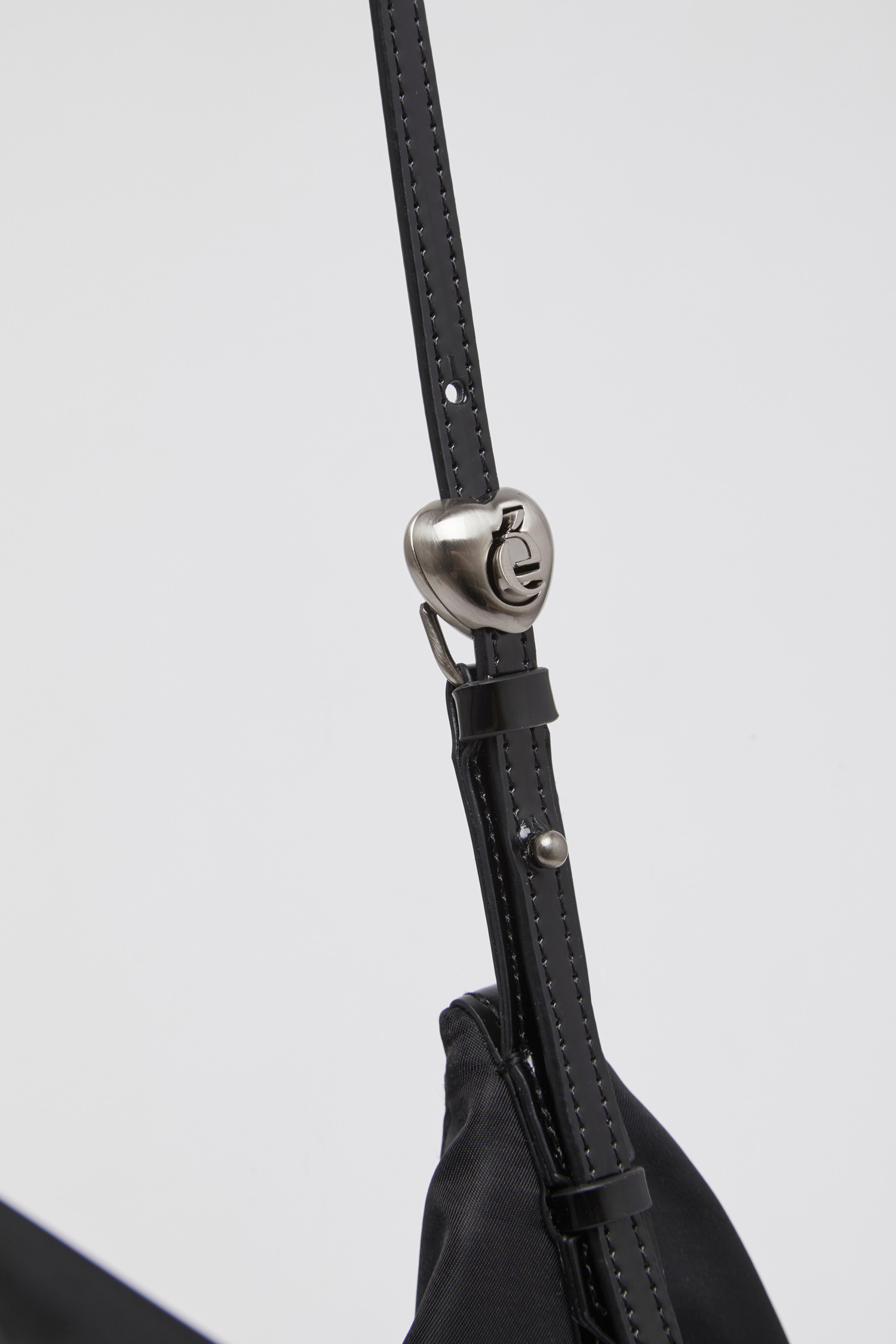 ◆Archivepke◆ Luv luna bagNylon blackOVBAX25103BLK Archivépke] Luv luna bag(Nylon black)