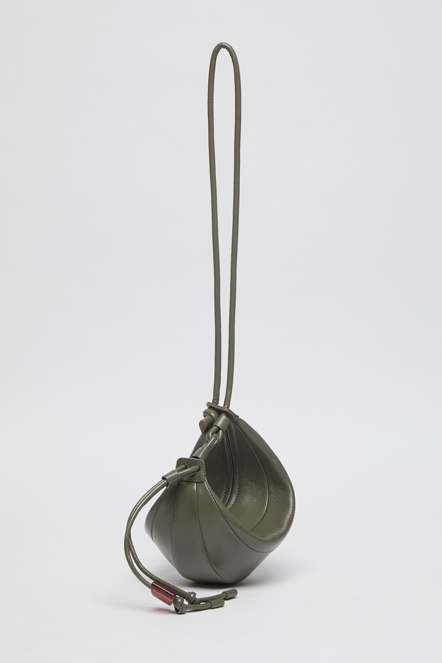 아카이브앱크] Small fling bag(Glossy ivy grey)