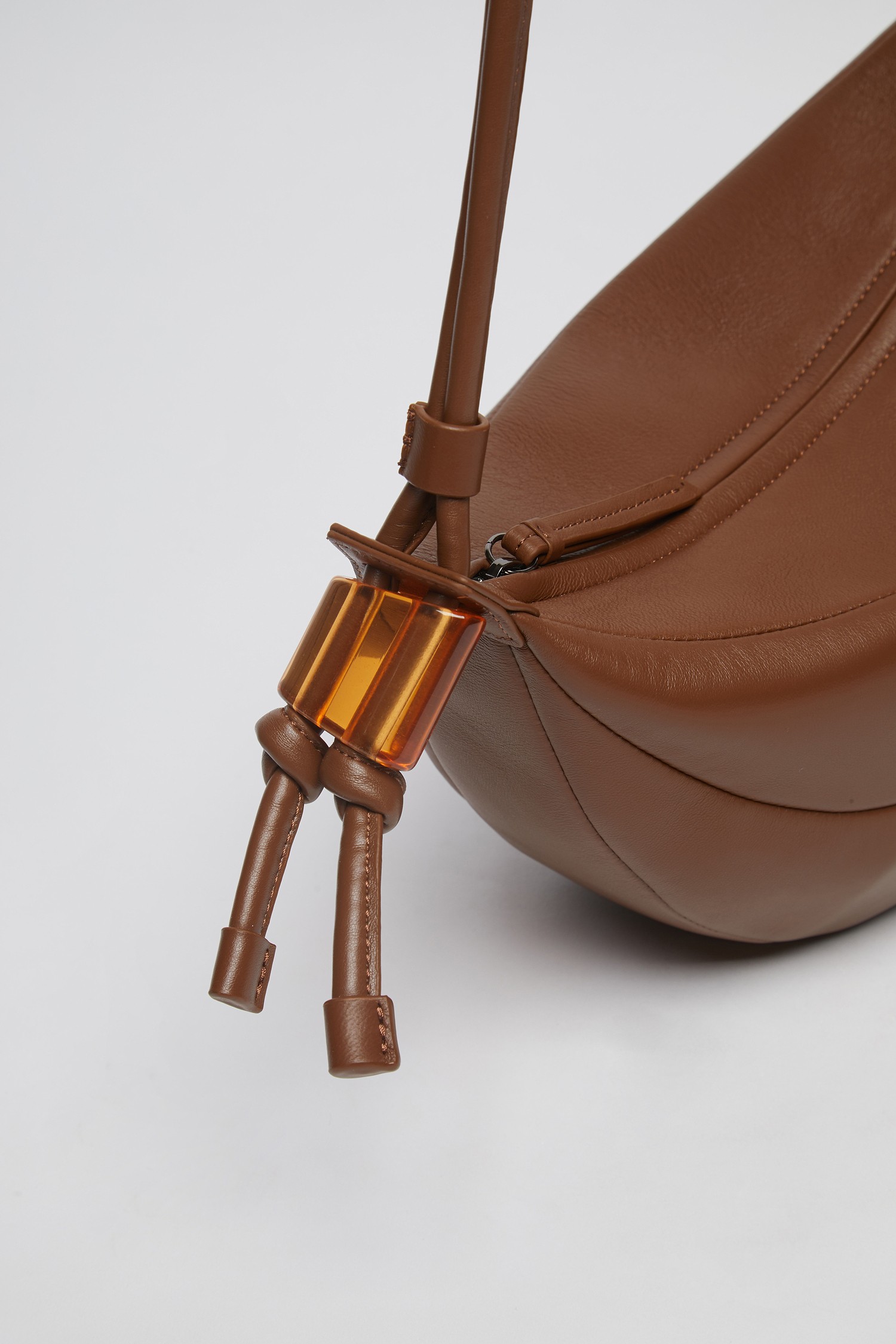 아카이브앱크] Fling bag(Milk brown)