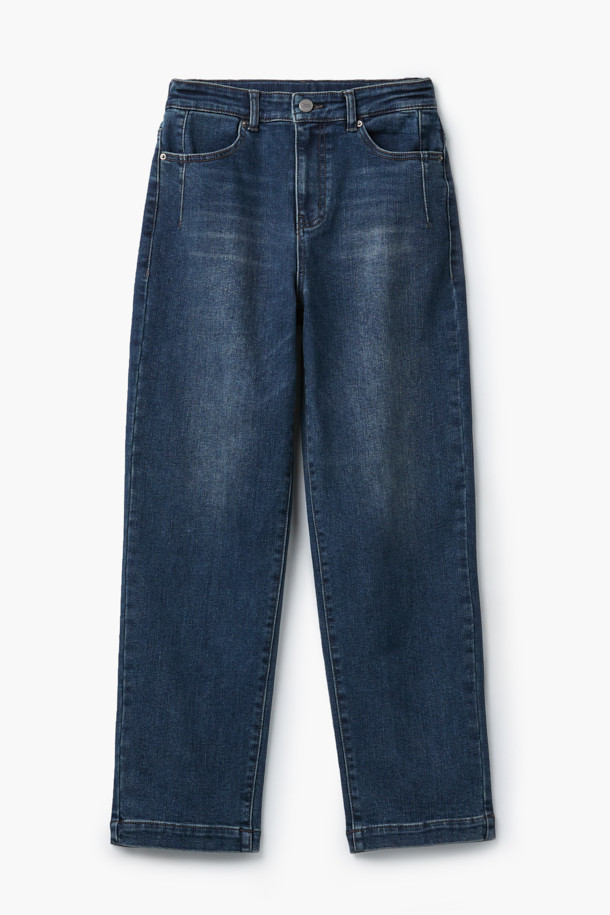 [epigram여성] 테이퍼드 배기핏 기모 데님 팬츠는 캐주얼하고 미니멀한 스타일을 추구하는 여성들을 위한 겨울철 데일리룩 필수템입니다. 다크 블루와 다크 그레이 두 가지 색상으로 출시되었으며, 부드러운 촉감의 데님, 기모, 코튼, 스판 혼방 소재로 제작되어 편안한 착용감을 선사합니다. 테이퍼드 배기핏 디자인과 캣 브러쉬 워싱, 사이드 절개 디테일이 돋보이며, 뒷밴딩 처리로 활동성을 높였습니다. 롤업하여 다양한 스타일을 연출할 수 있고, YKK 지퍼와 에피그램 로고 버튼으로 고급스러움을 더했습니다.
