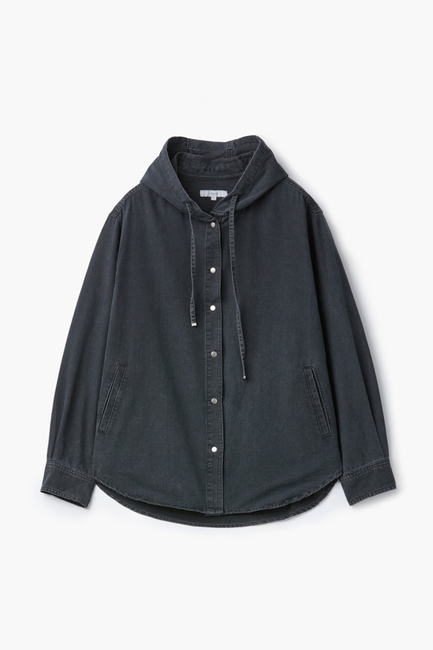 [epigram(에피그램) 여성] 그레이 후드 데님셔켓은 간절기와 겨울철에 안성맞춤인 캐주얼 스타일의 셔켓입니다. 부드러운 촉감의 데님 소재에 다크 그레이 컬러, 루즈핏으로 편안한 착용감을 선사합니다. 힙 기장의 무지 디자인으로, 세미 드롭 숄더와 사이드 포켓, 스트링, 금속 팁 장식, 더블 스티치 마감 등의 디테일이 돋보입니다. 후드 디자인과 긴 소매로 보온성을 더하며, 스냅 여밈 방식으로 간편하게 착용할 수 있습니다. 동네 마실룩이나 겨울 데일리룩에 미니멀하고 클래식한 무드로 연출해보세요.
