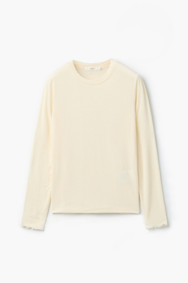 [epigram 여성] 울혼방 레이어드 라운드 티셔츠는 간절기에 적합한 베이직 스타일의 여성 티셔츠입니다. 아이보리 색상의 슬림핏으로, 부드러운 울 혼방 소재로 제작되어 편안한 착용감을 선사합니다. 레이어드 스타일로 디자인되어 단독 착용은 물론, 다양한 스타일링에 활용하기 좋습니다. 라운드넥과 긴 소매, 그리고 매단과 뒷 중심 웨이브 디테일이 특징이며, 데이트룩과 카페룩에 잘 어울립니다. 이너로 활용하기에도 적합합니다.

