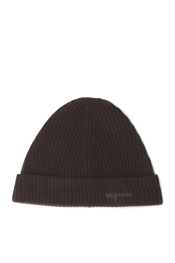 부드러운 촉감의 울캐시 니트비니입니다. 가을, 겨울철 보온성을 책임지는 두꺼운 두께감으로 제작되었으며, 브라운 컬러와 골지 패턴이 클래식하고 미니멀한 스타일을 연출합니다. 일상, 산책, 여행 등 다양한 TPO에 활용하기 좋으며, 턴업 스타일로도 연출 가능합니다. 로고 자수 디테일이 돋보이는 니트 비니로, 데일리룩에 포인트를 더해보세요.
