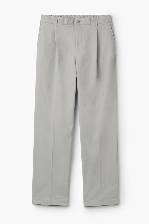 주말과 일상 모두를 아우르는 위켄드 밴딩 치노 팬츠입니다. 고밀도 코튼 소재로 제작되어 탄탄한 촉감과 형태 안정성을 자랑하며, 가을, 초겨울에 적합합니다. 베이직한 스타일의 무지 디자인에 힙과 허벅지 부분에 여유를 주어 편안한 착용감을 선사합니다. 허리 밴딩으로 활동성을 높였으며, 테이퍼드 핏으로 세련된 실루엣을 연출합니다. 비즈니스 캐주얼부터 가을 나들이룩까지, 클래식, 미니멀, 캐주얼 등 다양한 스타일을 소화해 보세요.
