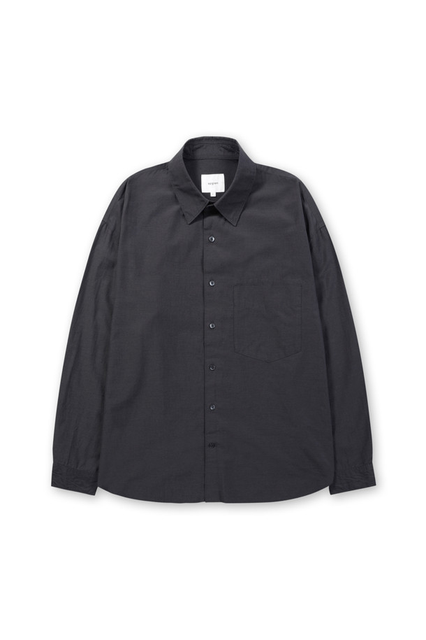 울 블렌디드 오버핏 셔츠는 부드러운 촉감의 울, 코튼, 텐셀 혼방 소재로 제작되어 가을과 초겨울에 적합합니다. 라이트그레이, 브라운, 다크그레이 세 가지 색상으로 만나볼 수 있으며, 여유 있는 핏과 기장감, 간결한 스티치가 돋보이는 미니멀한 디자인이 특징입니다. 칼라 넥 라인과 긴 소매 기장으로 깔끔한 실루엣을 연출하며, 출근룩, 비즈니스 캐주얼, 겨울 데일리룩 등 다양한 TPO에 활용 가능합니다. 미니멀, 클래식, 시크한 스타일을 선호하는 남성 고객에게 적합한 아이템입니다.
