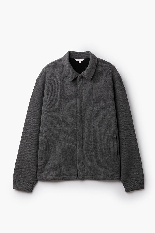 부드러운 울 소재의 남성용 울저지 카라 집업 가디건입니다. 포근한 두께감과 긴 소매 기장으로 가을, 겨울철 데일리룩에 활용하기 좋습니다. 미니멀하고 베이직한 스타일의 무지로, 히든 지퍼와 카라 플라켓, 사이드 포켓 디테일이 특징입니다. 오버핏으로 편안하게 착용 가능하며, 울 블렌디드 니트 조직으로 제작되어 신축성 또한 뛰어납니다. 집콕룩, 카페룩 등 다양한 TPO에 맞춰 클래식하고 캐주얼하게 연출해보세요.
