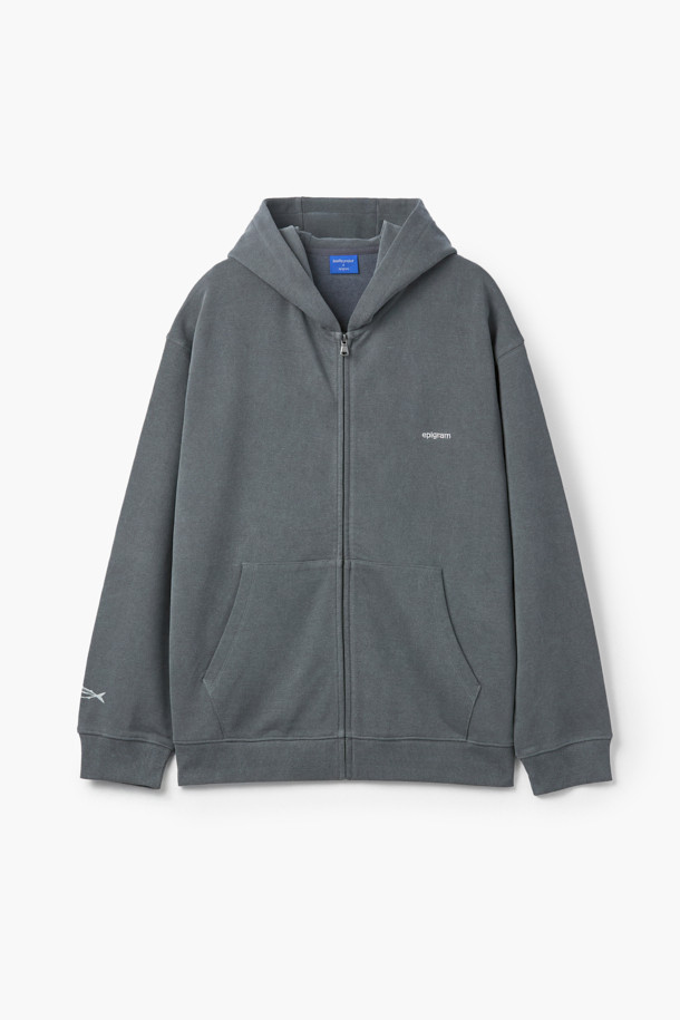 안동 솔티드 고등어 피그다잉 후드 집업은 빈티지하면서도 캐주얼한 무드를 연출하는 남녀공용 후드 집업입니다. 부드러운 면 소재로 제작되어 편안한 착용감을 선사하며, 두꺼운 두께감으로 가을, 겨울 시즌에 따뜻하게 입을 수 있습니다. 다크 그레이 컬러에 드롭 숄더와 루즈핏 디자인으로 트렌디함을 더했으며, 금속 투웨이 지퍼와 리브 조직 마감으로 퀄리티를 높였습니다. 고등어 그래픽 나염이 돋보이는 유니크한 디자인으로, 동네 마실룩, 가을 나들이룩, 겨울 데일리룩 등 다양한 TPO에 활용하기 좋습니다. 캐주얼, 스트리트 스타일을 즐겨 입는 분들께 추천합니다.
