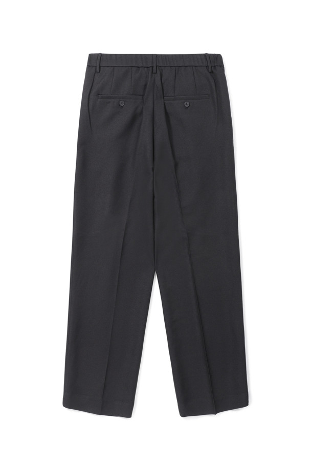 릴렉스핏 원턱 슬랙스 (set-up)는 미니멀하고 시크한 스타일을 추구하는 분들을 위한 아이템입니다. 블랙 컬러의 긴바지로, 일상 및 오피스룩에 모두 적합하며, 사계절 내내 활용할 수 있습니다. 릴렉스핏 와이드 핏으로 편안함을 더하고, 원턱 디자인과 트윌 조직으로 세련된 실루엣을 연출합니다. 주름이 잘 가지 않는 폴리에스테르 소재로 제작되어 관리가 용이하며, 셋업으로도 활용 가능하여 오피스룩, 비즈니스 캐주얼, 출근룩 등 다양한 TPO에 활용할 수 있습니다.
