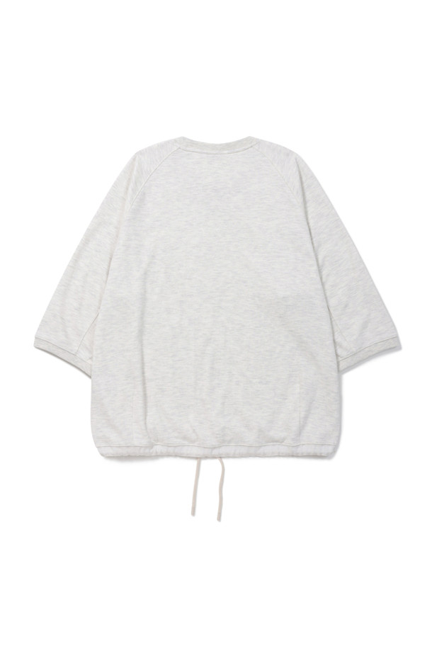 부드러운 면 소재의 스트링 포인트 맨투맨입니다. 7부 소매와 래글런 소매 디자인으로 활동성을 높였으며, 라운드넥과 밑단 스트링 디테일이 캐주얼한 무드를 더합니다. 립조직 넥라인 및 소맷단 마감으로 깔끔한 실루엣을 연출하며, 루즈핏으로 편안하게 착용 가능합니다. 일상, 여행, 집콕 등 다양한 상황에서 미니멀하고 시티보이 스타일을 연출해보세요. 그레이 컬러의 무지 디자인으로 어떤 옷에도 매치하기 용이합니다.
