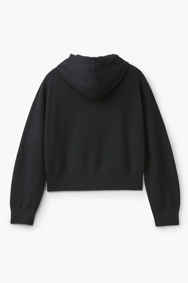 **[epigram 여성] 버튼 후드 니트 풀오버**는 포근한 착용감의 여성용 니트 풀오버입니다. 부드러운 레이온 소재로 제작되어 가을, 겨울철 일상에서 편안하게 착용하기 좋습니다. 루즈핏에 넉넉한 두께감과 드롭숄더 디자인으로, 캐주얼하면서도 스타일리시한 분위기를 연출합니다. 후드, 긴 소매, 무지 디자인으로 미니멀한 감성을 더하며, 볼륨감 있는 실루엣과 싸개 단추, 스트링, 더블 립조직 소맷단, 파이핑 디테일이 돋보입니다. 겨울 데일리룩, 집콕룩, 산책룩 등 다양한 TPO에 맞춰 캐주얼, 미니멀, 클래식 스타일을 완성해보세요.
