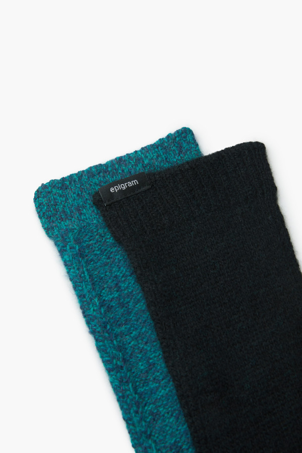 가을, 겨울 시즌을 위한 포근한 롱 니트 스카프입니다. 울과 캐시미어 블렌드 소재로 제작되어 부드러운 촉감과 뛰어난 보온성을 자랑합니다. 블랙, 블루 두 가지 색상으로 출시되어 어떤 룩에도 쉽게 매치할 수 있습니다. 얇은 두께감과 롱 기장으로 다양한 스타일 연출이 가능하며, 베이직한 디자인에 포인트 배색이 더해져 세련된 포인트를 더합니다. 겨울 데일리룩, 산책룩, 여행룩 등 다양한 TPO에 활용해보세요.
