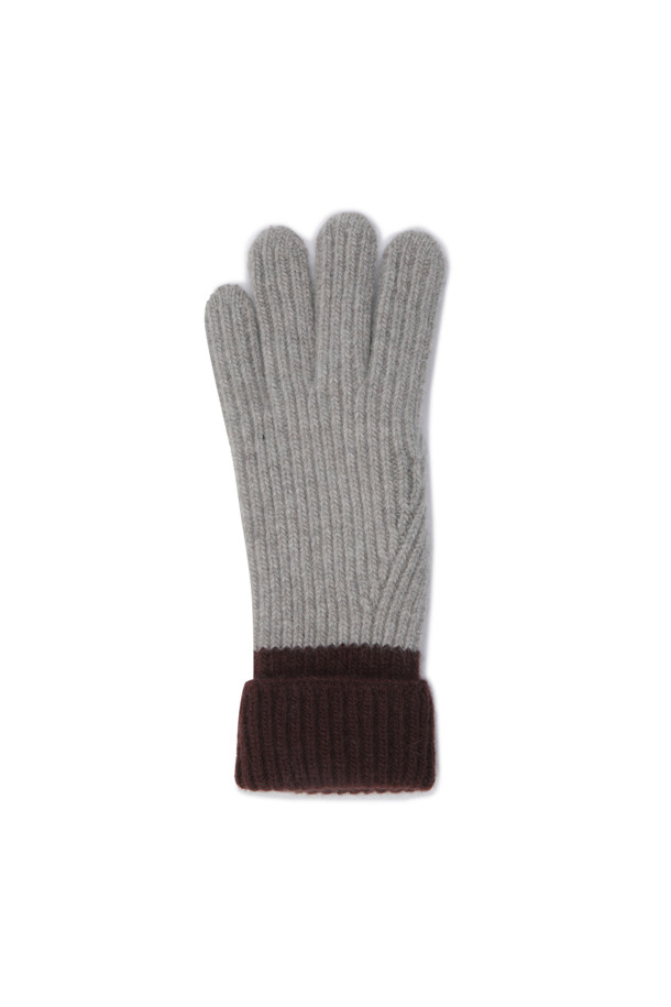 부드러운 울과 캐시미어 혼방 소재로 제작된 배색 니트 장갑입니다. 그레이와 브라운 두 가지 색상으로 출시되어 어떤 옷에도 잘 어울립니다. 손목 부분 배색 디자인이 돋보이며, 엄지 및 검지 손가락 핑거홀이 있어 스마트폰 터치가 용이합니다. 두꺼운 두께감으로 겨울철 보온성을 높여주며, 클래식, 미니멀, 캐주얼 등 다양한 스타일과 출근룩에 매치하기 좋습니다. 일상생활에서 따뜻함과 스타일을 동시에 잡을 수 있는 실용적인 아이템입니다.

