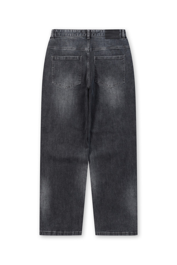 그레이 워싱 릴렉스핏 데님은 부드러운 촉감의 데님 소재로 제작되어 편안한 착용감을 선사합니다. 릴렉스핏과 벌룬핏의 여유로운 핏으로 활동성을 높였으며, 브러쉬 워싱 디테일로 자연스러운 느낌을 더했습니다. 은은한 그레이와 블루블랙 컬러로 다양한 상의와 매치하기 용이하며, 한지 와펜 디테일과 epigram 로고가 디자인의 포인트를 더합니다. 비즈니스 캐주얼 및 출근룩, 캐주얼, 미니멀, 클래식 스타일을 즐겨 입는 분들께 추천합니다. 하의 기장은 107cm이며 밴딩 처리되어 편안함을 더했습니다.
