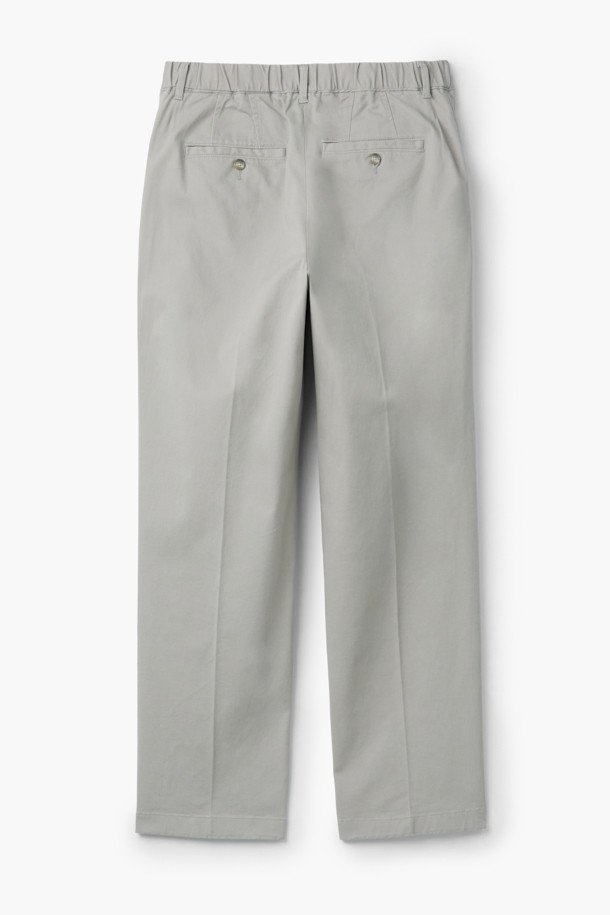 주말과 일상 모두를 아우르는 위켄드 밴딩 치노 팬츠입니다. 고밀도 코튼 소재로 제작되어 탄탄한 촉감과 형태 안정성을 자랑하며, 가을, 초겨울에 적합합니다. 베이직한 스타일의 무지 디자인에 힙과 허벅지 부분에 여유를 주어 편안한 착용감을 선사합니다. 허리 밴딩으로 활동성을 높였으며, 테이퍼드 핏으로 세련된 실루엣을 연출합니다. 비즈니스 캐주얼부터 가을 나들이룩까지, 클래식, 미니멀, 캐주얼 등 다양한 스타일을 소화해 보세요.
