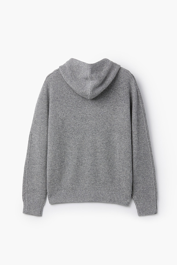 멜란지 울 혼방 니트 후드 집업은 포근하고 부드러운 촉감의 겨울, 가을용 아우터입니다. 멜란지 그레이 컬러의 레귤러핏, 릴랙스핏으로 제작되어 캐주얼하고 베이직한 스타일을 연출합니다. 울과 면 혼방 소재에 두꺼운 두께감으로 보온성을 높였으며, 후드 스트링, 골지 마감, 레글런 소매 디테일이 특징입니다. 데일리룩, 집콕룩, 산책룩 등 다양한 TPO에, 캐주얼, 미니멀 스타일을 즐겨 입는 분들께 추천합니다.
