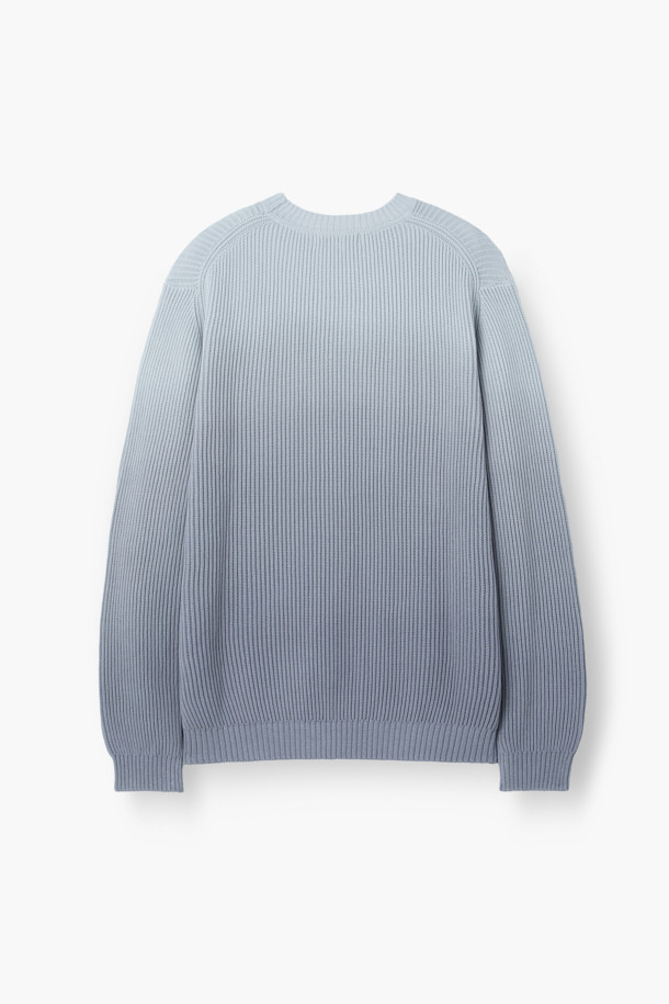 부드러운 촉감의 그라데이션 다잉 라운드 풀오버 니트입니다. 가을, 겨울 시즌에 어울리는 두꺼운 두께감으로 따뜻하게 착용할 수 있습니다. 오가닉 코튼을 사용하여 제작되어, 통기성이 우수하며, 입체적인 조직감으로 포인트를 더했습니다. 캐주얼, 베이직 스타일을 선호하는 분들께 추천하며, 데일리룩, 집콕룩, 산책룩 등 다양한 TPO에 활용 가능합니다. 레귤러핏으로 편안하게 착용할 수 있는 긴소매 니트입니다.
