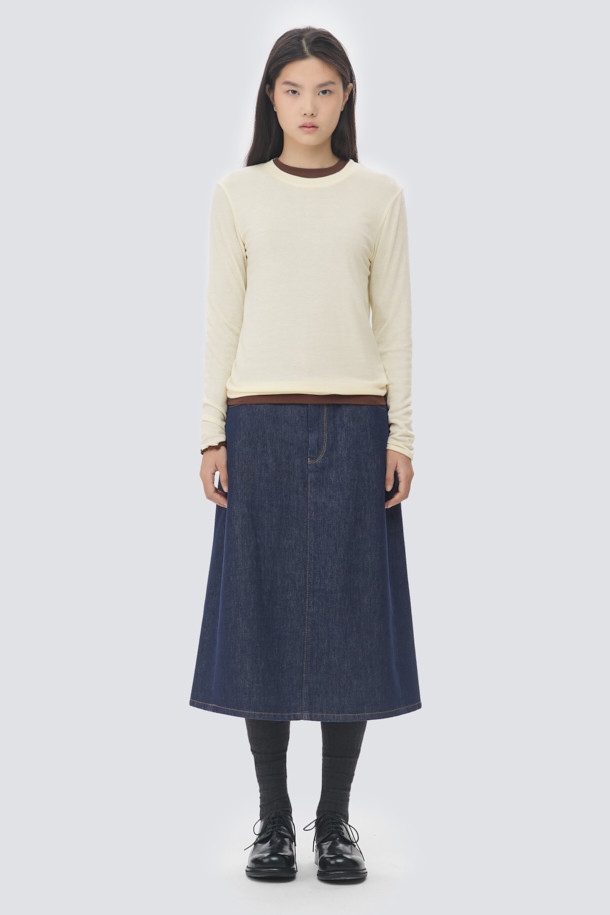 [epigram 여성] 숏 블루종 코튼 점퍼(Set-up)는 면 소재로 제작되어 부드러운 촉감을 선사하는 여성용 캐주얼 블루종입니다. 숏 기장의 레귤러핏으로 래글런 소매와 지퍼형 여밈 방식을 갖추고 있으며, 간절기나 가을에 착용하기 좋습니다. 스트링 디테일과 사이드 포켓이 있어 실용성을 더했으며, 무지 디자인으로 미니멀하고 클래식한 스타일을 연출합니다. 산책룩이나 데이트룩에 다양하게 활용할 수 있으며, 스트레치성이 있어 편안한 착용감을 제공합니다.
