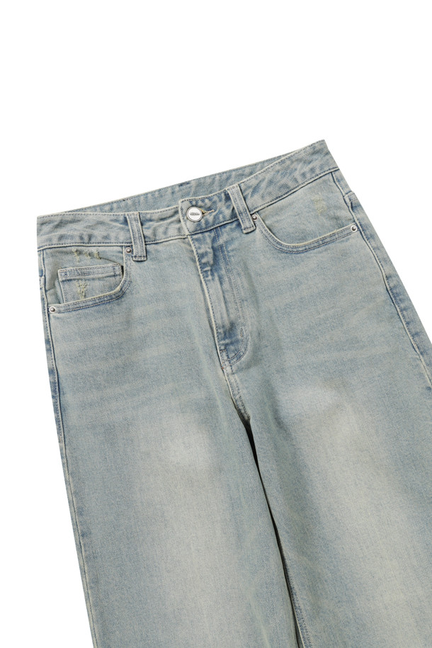 [epigram 여성] 와이드 데님 팬츠는 빈티지하면서도 캐주얼한 스타일을 연출하는 데일리 팬츠입니다. 옐로우 블루, 라이트 인디고 두 가지 컬러로 출시되었으며, 사계절 내내 착용 가능합니다. 탄탄한 데님 소재에 스판을 더해 편안한 착용감을 선사하며, 와이드핏 디자인으로 다리 라인을 더욱 돋보이게 합니다. 미드웨이스트 허리선과 YKK 지퍼, 에피그램 로고 버튼, 주름선 워싱 디테일은 물론, 한지 소재 와펜 디테일까지 더해져 소장 가치를 높였습니다. 쇼핑룩, 산책룩 등 다양한 TPO에 맞춰 미니멀하면서도 스타일리시하게 연출해보세요.
