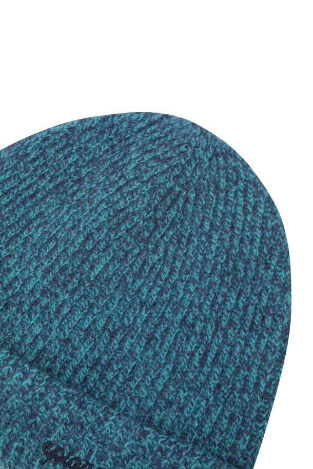 울캐시 니트비니는 울과 캐시미어 소재를 사용하여 부드러운 촉감과 뛰어난 보온성을 제공하는 모자입니다. 깊은 모자 깊이와 두꺼운 두께로 겨울철 추위에도 따뜻하게 착용할 수 있습니다. 무지 디자인에 로고 자수 디테일로 포인트를 더했으며, 턴업 스타일로도 연출 가능합니다. 클래식, 미니멀, 캐주얼 스타일 모두 소화 가능하여 겨울 데일리룩, 산책룩, 여행룩에 활용하기 좋습니다. 차분한 블루 컬러는 어떤 옷에도 잘 어울려 실용적입니다.
