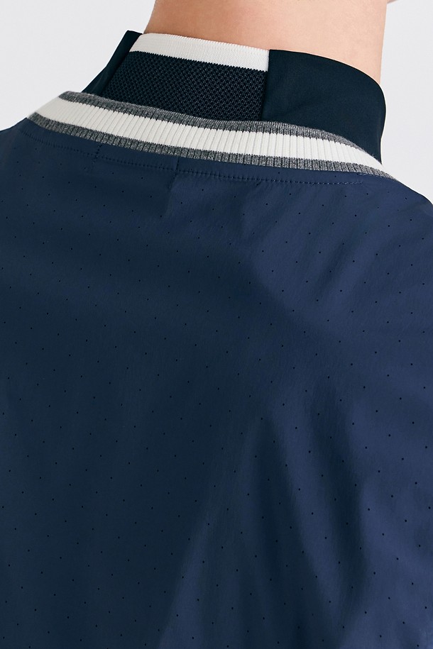 지포어-MEN APPAREL-WOVEN V-NECK VEST (MEN)					 					 					