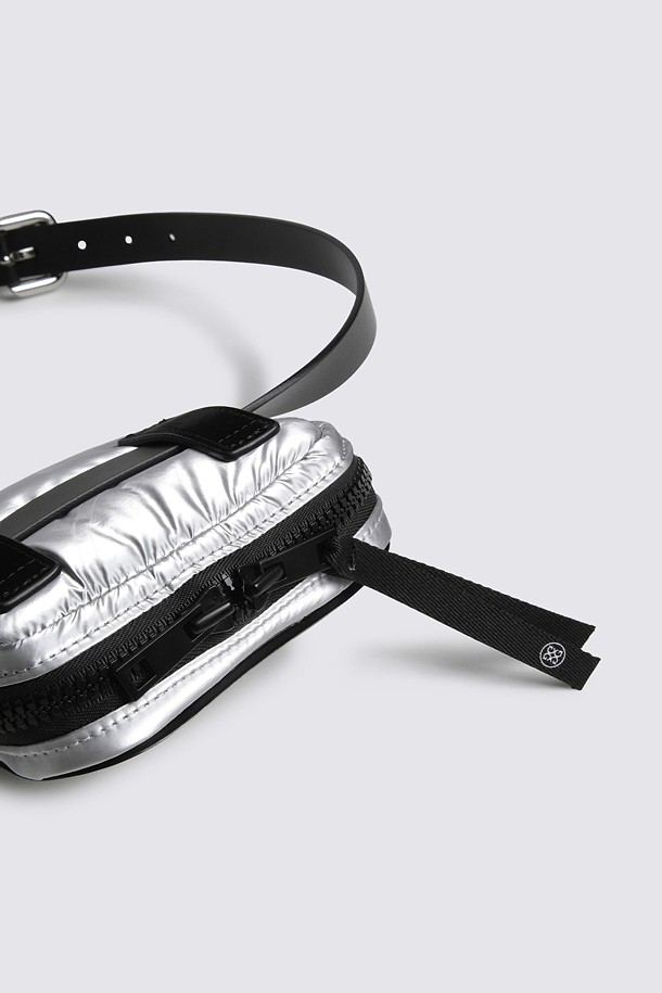 지포어-WOMEN ACCESSORIES-GLOSSY BELT POUCH(WOMEN)