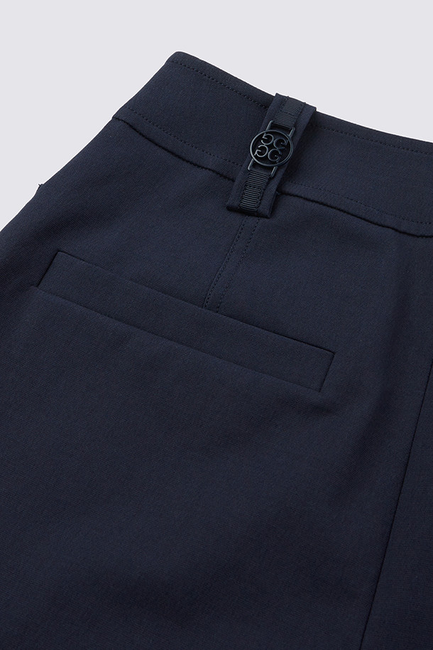 지포어-WOMEN APPAREL-ESSENTIAL POCKET SHORT(WOMEN)