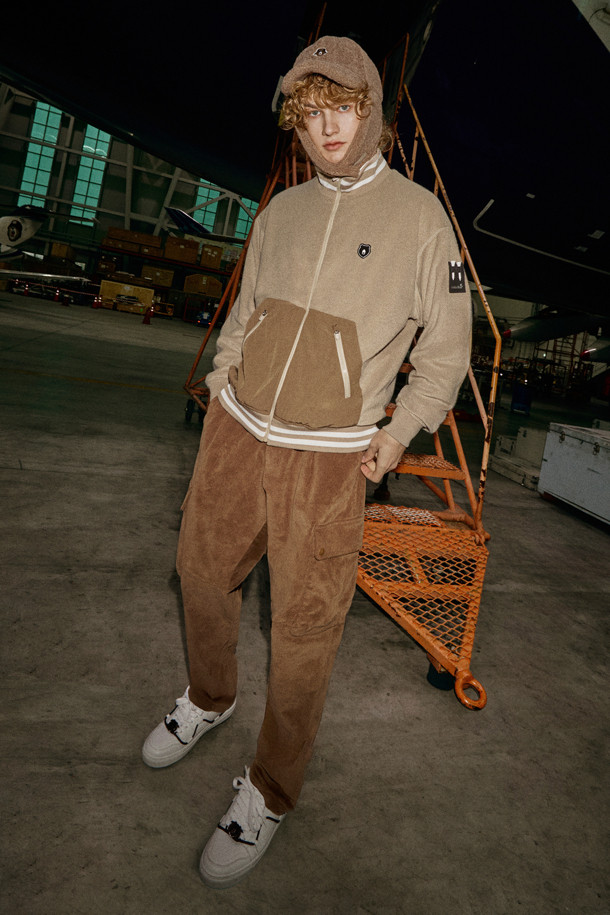 Golden Bear - 캐주얼팬츠 - (MEN) Bonded Corduroy Baggy Fit Pants(Beige)