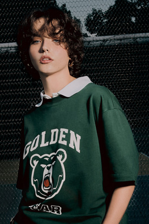 (UNI) Curved Logo V Bear Graphic T-shirt(Green)