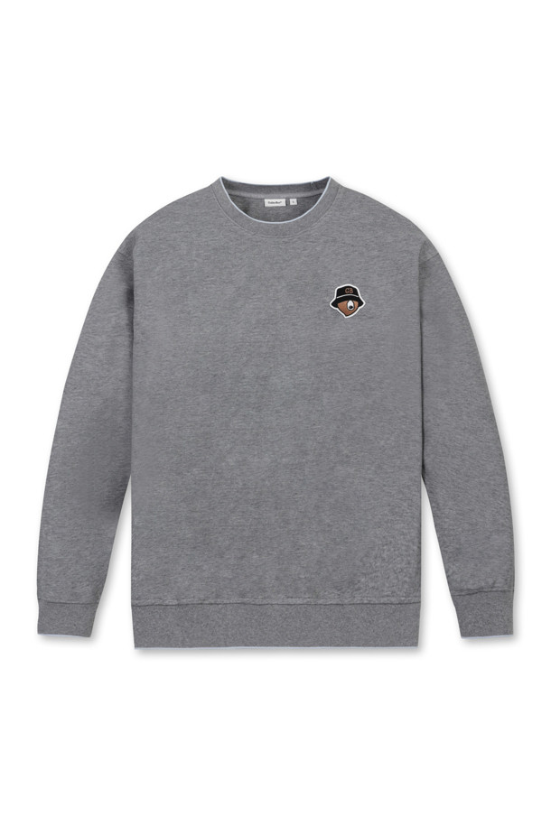 (U) Biggest Logo 와펜 크루넥 스웨트셔츠는 부드러운 플리스와 면 혼방 소재로 제작되어 편안한 착용감을 선사합니다. 베이지, 그레이, 그린 세 가지 색상으로 출시되었으며, 라운드넥에 긴 소매 기장으로 디자인되었습니다. 전면 좌측 가슴에는 곰 와펜, 후면 넥밴드 하단에는 브랜드 로고 자수 디테일로 포인트를 더했습니다. 슬림핏으로 제작되어 캐주얼, 스포티, 미니멀 스타일 연출에 용이하며, 봄, 가을 시즌 데일리룩 또는 동네 마실룩, 산책룩으로 활용하기 좋습니다. 신축성이 있어 활동성이 뛰어나며, 1X1 립밴드와 어깨 라인 모빌론 테이프 처리로 내구성을 높였습니다.
