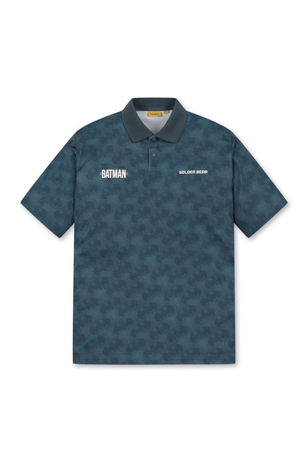 (M)(GOLDEN BEAR X BATMAN) 배트맨 패턴 반팔 피케 폴로 티셔츠는 골든베어 레터 로고와 배트맨 콜라보레이션 로고가 돋보이는 남성용 폴로 티셔츠입니다. 시원한 화이트와 터콰이즈 두 가지 색상으로 출시되었으며, 봄, 여름, 가을, 겨울 사계절 모두 착용 가능합니다. 얇은 두께감과 립 니트 칼라, 스냅 버튼, 사이드 슬릿 디자인으로 편안한 착용감을 제공합니다. 슬림핏, 레귤러핏, 오버핏 등 다양한 핏으로 출시되어 폭넓은 스타일 연출이 가능하며, 골프 및 캐주얼 스타일을 즐겨 입는 남성에게 제격입니다. 스포티하고 캐주얼한 무드를 동시에 연출할 수 있습니다.

