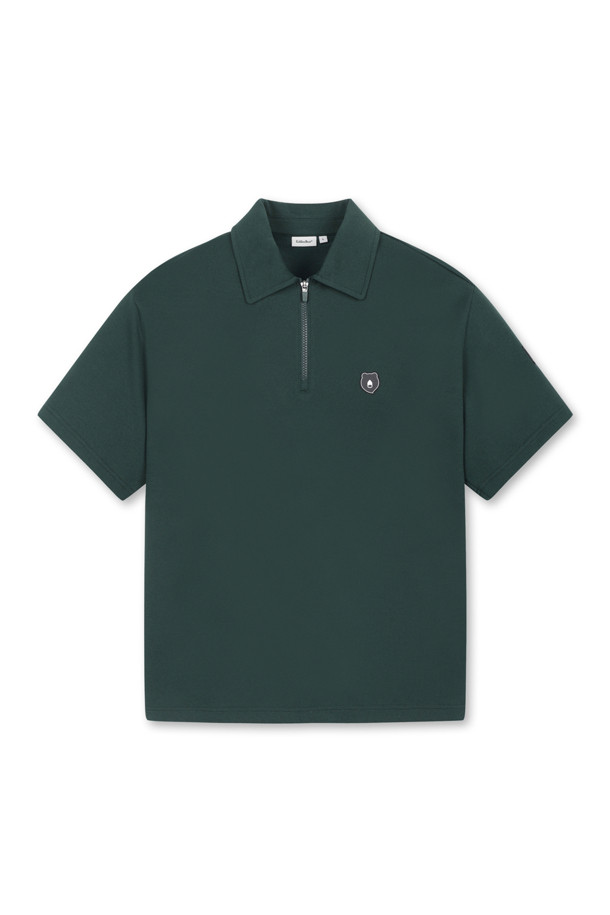 **스탠드 칼라 하프-집 스웨트셔츠**

남성용 스탠드 칼라 하프-집 스웨트셔츠입니다. 가을, 겨울 시즌 착용하기 좋으며, 골프 및 일상 용도로 활용 가능합니다. 슬림핏, 레귤러핏, 오버핏 등 다양한 핏으로 출시되었으며, 그레이, 와인, 그린 세 가지 색상으로 만나볼 수 있습니다. 부드러운 촉감의 더블레이어드 소프트 원단을 사용하여 편안한 착용감을 선사합니다.

하프넥 디자인에 집업 여밈 방식을 적용했으며, 세미오토락 지퍼로 편리함을 더했습니다. 등판과 가슴 부분에 리플렉티브 프린트와 로고를 적용하여 야간에도 시인성을 확보했습니다. 또한, 삼중 스티치 보강 어깨 솔기, 6mm 모빌론 테이프 어깨라인, 사이드 슬릿 등의 디테일로 활동성을 높였습니다. 스포티, 캐주얼, 미니멀 스타일을 연출하기에 적합하며, 골프룩과 겨울 데일리룩에 모두 잘 어울립니다.
