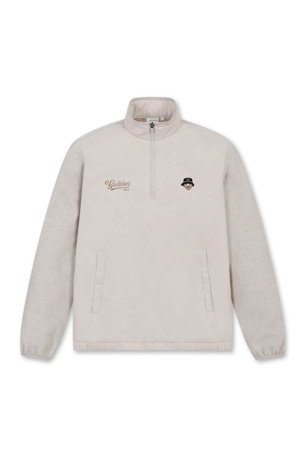 베이지와 그레이 컬러로 제공되는 플리스 하이브리드 하프 집 점퍼입니다. 남성용으로, 가을/겨울 시즌에 골프 및 일상용으로 착용하기 좋습니다. 부드러운 플리스 소재에 1.5온스 충전재와 다운백 안감을 사용하여 보온성을 높였습니다. 하프넥 디자인과 슬림핏, 데일리핏, 오버핏의 3가지 핏으로 출시되었으며, 전면 우븐 패치, 곰 자수, 커브드 로고, 사선 월렛 포켓 등의 디테일이 돋보입니다. 스포티, 캐주얼, 미니멀 무드를 동시에 연출할 수 있는 아이템으로, 골프룩 및 가을 나들이룩에 적합합니다.
