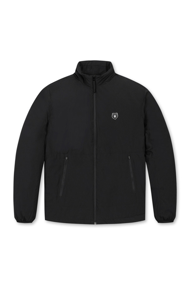 남성용 '윈드프로프 라이닝 패디드 재킷'은 가을, 겨울 시즌에 적합한 방풍 및 보온 기능을 갖춘 패딩 재킷입니다. 스포티하면서도 미니멀한 블랙 색상의 무지 디자인으로, 골프룩 또는 일상복으로 활용 가능합니다. 두꺼운 두께감과 부드러운 촉감의 나일론 소재를 사용하여 편안한 착용감을 제공하며, 긴 소매와 레귤러핏으로 제작되었습니다. 집업 스타일의 레귤러 기장으로 활동성을 높였으며, 내부는 패딩 안감으로 마감되어 뛰어난 보온성을 자랑합니다.
