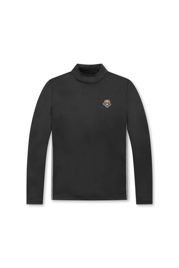 (W) 컬러 컨트라스트 베이스레이어는 여성 골프 및 일상용으로 적합한 긴소매 모크넥 베이스레이어입니다. 가을, 겨울 시즌에 어울리는 슬림핏 또는 오버핏으로 제작되었으며, 부드러운 촉감과 신축성을 제공합니다. 그레이, 블랙 컬러에 사이드 컬러 배색 패널 디자인으로 스포티한 무드를 연출하며, 왼쪽 가슴 자수 와펜으로 포인트를 더했습니다. 비침 걱정 없이 단품 티셔츠로도 활용 가능하여 미니멀하고 캐주얼한 스타일을 완성할 수 있습니다.
