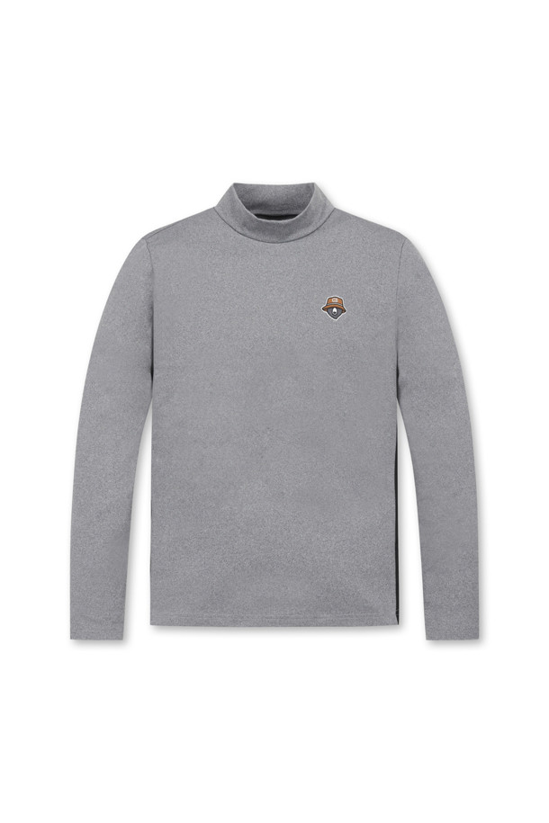 (W) 컬러 컨트라스트 베이스 레이어는 여성 골퍼 및 겨울철 데일리룩을 위한 슬림핏 또는 오버핏의 긴소매 모크넥 베이스 레이어입니다. 그레이, 블랙 두 가지 색상으로 출시되었으며, 스포티하고 미니멀한 스타일을 연출합니다. 부드러운 촉감과 신축성 있는 소재로 편안한 착용감을 제공하며, 사이드 컬러 배색 패널 디자인과 왼쪽 가슴 자수 와펜이 특징입니다. 비침이 없어 단품 티셔츠로도 활용 가능합니다. 가을, 겨울 시즌에 적합한 두께감의 베이직한 무지 스타일입니다.
