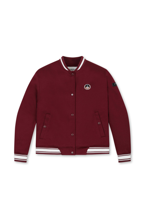 (W) 네오프렌 바시티 재킷은 여성 골퍼와 일상생활을 즐기는 분들을 위해 디자인되었습니다. 가을, 겨울 시즌에 적합하며, 스포티하면서도 캐주얼한 스타일을 연출합니다. 아이보리, 와인 두 가지 색상으로 출시되었으며, 백면 뉴베어 아플리카 그래픽과 왼쪽 가슴의 뉴베어 자수 와펜, 왼쪽 팔의 오각 와펜이 돋보이는 디자인입니다. 슬림핏, 데일리핏, 오버핏으로 다양하게 연출 가능하며, 네오프렌 소재 특유의 신축성과 보통-두꺼움 두께감으로 편안함과 보온성을 제공합니다. 스냅 버튼 포켓과 넥, 소매단, 밑단의 립조직 배색 디테일이 특징입니다.
