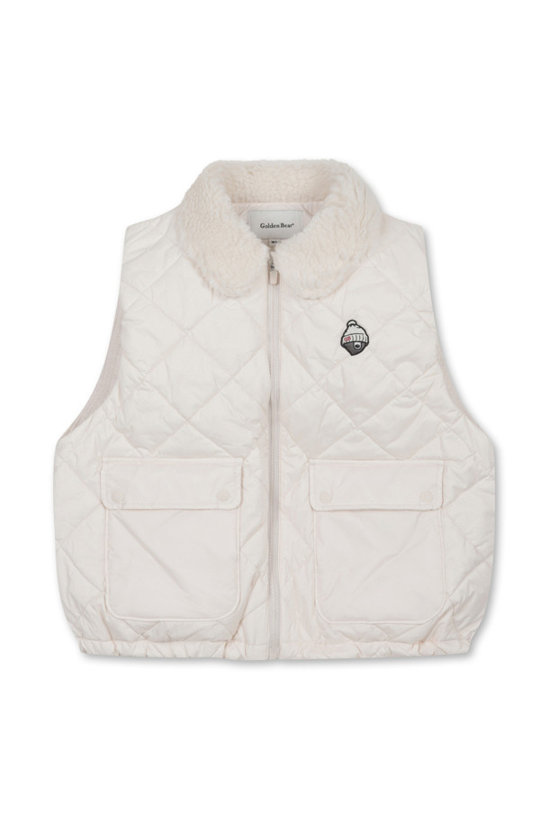 (W) 플리스 카라 퀼팅 베스트는 여성 골퍼들을 위한 캐주얼, 스포티 무드의 조끼입니다. 아이보리, 화이트 두 가지 색상으로 출시되었으며, 부드러운 플리스 소재와 두꺼운 두께감으로 가을, 겨울철 보온성을 높였습니다. 크롭 기장의 레귤러핏으로, 카라 디테일과 퀼팅 디자인이 특징이며, 집업 스타일로 간편하게 착용할 수 있습니다. 스포티한 골프룩뿐만 아니라 일상에서도 미니멀하게 연출하기 좋은 아이템입니다.
