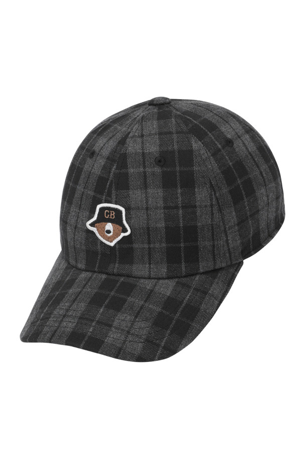 (U) 체크 패턴 볼캡은 겨울철 따뜻함과 스타일을 동시에 잡을 수 있는 모자입니다. 블랙, 그레이, 그린 세 가지 색상으로 출시되어 어떤 겨울 데일리룩에도 매치하기 좋습니다. 울과 코튼 혼방 소재에 두꺼운 두께감으로 보온성을 높였으며, 부드러운 촉감의 기모 안감과 겨울 전용 땀밴드를 사용하여 편안한 착용감을 선사합니다. 7.5cm 챙과 17cm 깊이로 디자인되었으며, 체크 패턴과 베어 와펜 장식이 클래식, 캐주얼, 미니멀 스타일을 연출합니다. 사이즈는 56~58cm (57호)로 제작되었습니다.
