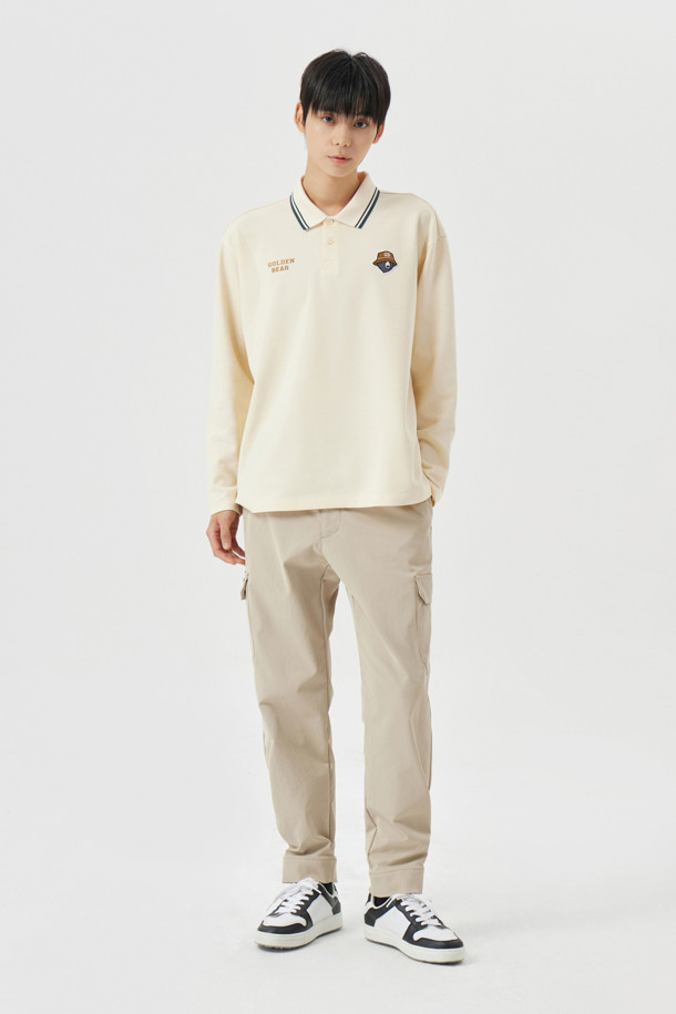 벨크로 조거 팬츠는 남성용 조거팬츠로, 솔로텍스 소재를 사용하여 봄, 여름, 가을, 겨울 모든 계절에 착용 가능합니다. 블랙과 베이지 두 가지 색상으로 출시되었으며, 스포티하고 캐주얼한 스타일을 연출할 수 있습니다. 슬림핏, 스트레이트핏, 테이퍼드핏, 와이드핏 등 다양한 핏으로 출시되어 폭넓은 선택지를 제공합니다. 벨크로 아웃포켓, 풀밴딩 허리밴드, 플랩커버 포켓, 장식 벨크로 와펜 등의 디테일 뿐만 아니라, 밑단 사이즈 조절 스트랩, 후면 지퍼 싱글월렛 포켓, D링 부착으로 실용성을 더했습니다. 골프룩 또는 여행룩에 완벽하게 어울리는 미니멀한 디자인의 조거 팬츠입니다.
