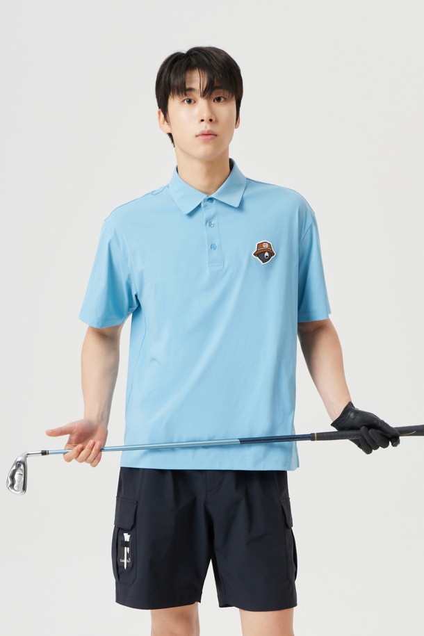 (UNI) 버튼 다운 솔리드 카라 티셔츠는 남성용 상의로, 골프 및 일상에서의 활용에 적합합니다. 라이트블루, 블루, 브라운, 그린, 블랙 5가지 색상으로 출시되었으며, 소로나 소재를 사용하여 가볍고 편안한 착용감을 제공합니다. 슬림핏 또는 세미오버핏으로 디자인되었으며, 반소매에 카라넥, 얇은 두께로 여름과 가을에 착용하기 좋습니다. 자수 와펜 로고, 넥밴드 안쪽 테이프 보강, 컬러 매칭 단추, 소매단과 밑단 삼봉 처리 등 꼼꼼한 디테일이 돋보이며, 신축성은 보통입니다.
