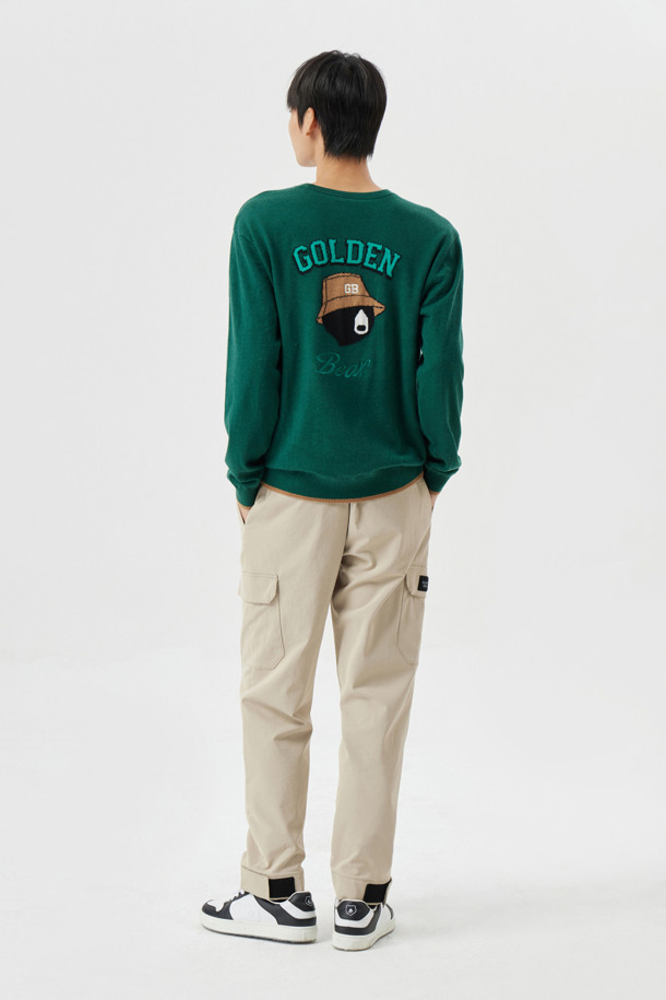 벨크로 조거 팬츠는 남성용 조거팬츠로, 솔로텍스 소재를 사용하여 봄, 여름, 가을, 겨울 모든 계절에 착용 가능합니다. 블랙과 베이지 두 가지 색상으로 출시되었으며, 스포티하고 캐주얼한 스타일을 연출할 수 있습니다. 슬림핏, 스트레이트핏, 테이퍼드핏, 와이드핏 등 다양한 핏으로 출시되어 폭넓은 선택지를 제공합니다. 벨크로 아웃포켓, 풀밴딩 허리밴드, 플랩커버 포켓, 장식 벨크로 와펜 등의 디테일 뿐만 아니라, 밑단 사이즈 조절 스트랩, 후면 지퍼 싱글월렛 포켓, D링 부착으로 실용성을 더했습니다. 골프룩 또는 여행룩에 완벽하게 어울리는 미니멀한 디자인의 조거 팬츠입니다.
