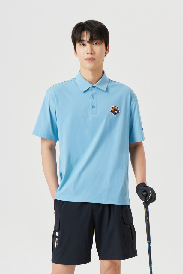 (UNI) 버튼 다운 솔리드 카라 티셔츠는 남성용 상의로, 골프 및 일상에서의 활용에 적합합니다. 라이트블루, 블루, 브라운, 그린, 블랙 5가지 색상으로 출시되었으며, 소로나 소재를 사용하여 가볍고 편안한 착용감을 제공합니다. 슬림핏 또는 세미오버핏으로 디자인되었으며, 반소매에 카라넥, 얇은 두께로 여름과 가을에 착용하기 좋습니다. 자수 와펜 로고, 넥밴드 안쪽 테이프 보강, 컬러 매칭 단추, 소매단과 밑단 삼봉 처리 등 꼼꼼한 디테일이 돋보이며, 신축성은 보통입니다.
