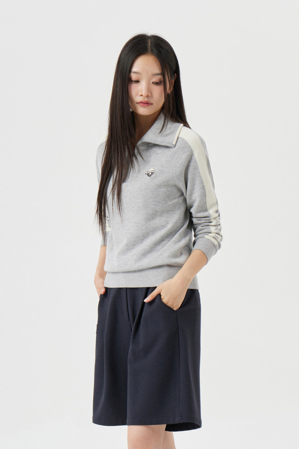 여성용 "(W) 윈드프루프 라이닝 하프 집업 니트"는 가을과 겨울 시즌에 적합한 상의입니다. 부드러운 촉감의 니트 소재와 방풍 안감이 적용되어 보온성과 방풍 기능을 제공합니다. 하프넥 디자인과 레귤러핏으로 제작되었으며, 스포티하면서도 베이직한 스타일을 연출합니다. 무지 패턴의 그레이 컬러로 어떤 골프룩에도 미니멀하고 클래식하게 매치할 수 있습니다. 긴 소매 기장의 두꺼운 두께감으로 편안한 착용감을 선사합니다.
