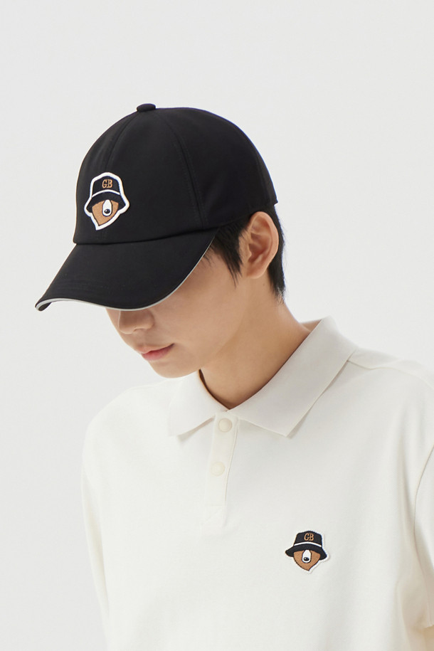 (UNI) 스트레쳐블 에어리 볼캡은 플리 소재로 제작되어 봄, 여름, 가을 시즌에 착용하기 좋습니다. 통기성이 뛰어나고, 스트레치 기능으로 편안한 착용감을 제공하며, 사이즈 조절이 용이합니다. 격자무늬 패턴과 로고 와펜, 리플렉티브 디자인이 돋보이며, 챙 넓이는 7cm, 모자 깊이는 16cm입니다. 골프룩이나 산책룩 등 캐주얼, 스포티, 미니멀 스타일에 매치하기 좋습니다. 색상은 화이트, 블랙, 그린 3가지로 출시되었습니다.
