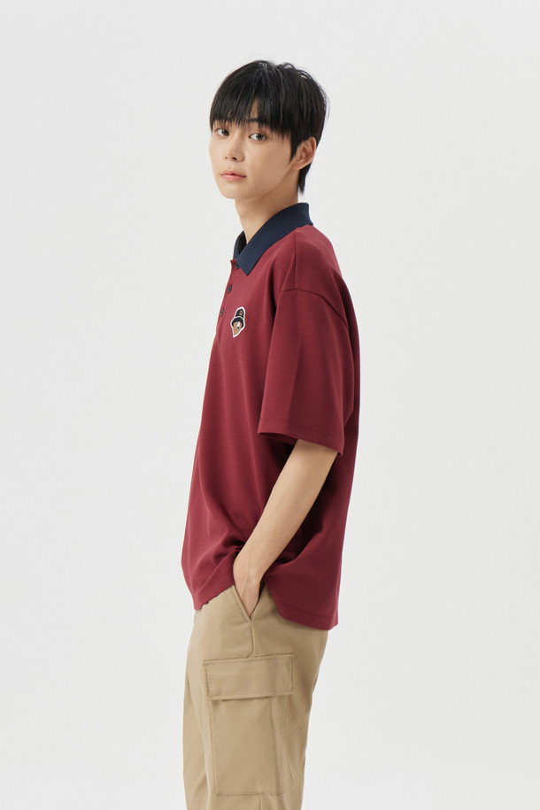 소프트 터치 피케 폴로 카라 반소매 티셔츠는 남성용 상의로, 부드러운 촉감이 특징입니다. 여름, 가을, 겨울 계절에 걸쳐 골프 및 일상용으로 활용 가능하며, 슬림핏, 레귤러핏, 오버핏으로 출시됩니다. 무지 패턴에 레드, 그린, 블루 세 가지 색상으로 만나보실 수 있으며, 폴로넥 디자인과 대비 색상 칼라가 돋보입니다. 신축성과 속건 기능을 갖춘 면, 폴리에스테르, 스판덱스 혼방 소재로 제작되었으며, 왼쪽 가슴 포켓, 리뉴얼된 베어 패치, 밑단 사이드 슬릿 등의 디테일이 돋보이는 캐주얼, 스포티 스타일의 미니멀한 골프룩입니다.
