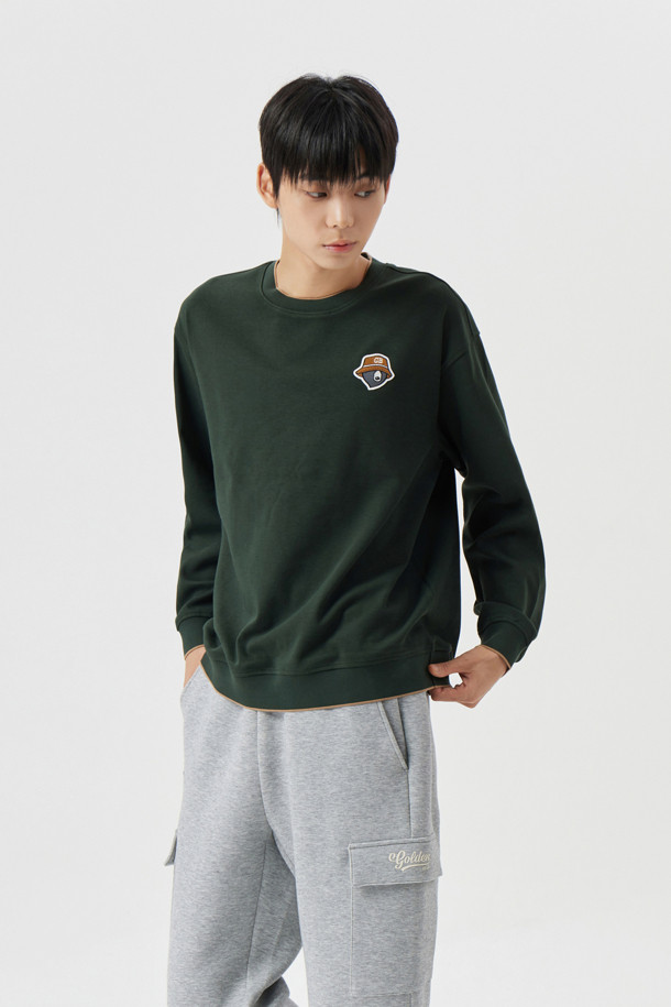 (U) 빅 로고 와펜 크루넥 스웨트셔츠는 남성용 스웨트셔츠로, 베이지, 그레이, 그린 세 가지 색상으로 출시되었습니다. 플리스와 코튼 혼방 소재로 제작되어 부드러운 촉감을 자랑하며, 봄, 가을에 입기 좋습니다. 라운드넥 디자인에 슬림핏, 데일리핏, 오버핏으로 다양한 스타일을 연출할 수 있습니다. 캐주얼, 스포티, 미니멀한 스타일을 즐기는 분들께 추천하며, 동네 마실룩, 산책룩, 캠핑룩에 잘 어울립니다. 전면 좌측 가슴의 곰 와펜과 후면 넥밴드 하단의 로고 자수가 디자인 포인트이며, 신축성이 있어 편안하게 착용 가능합니다.
